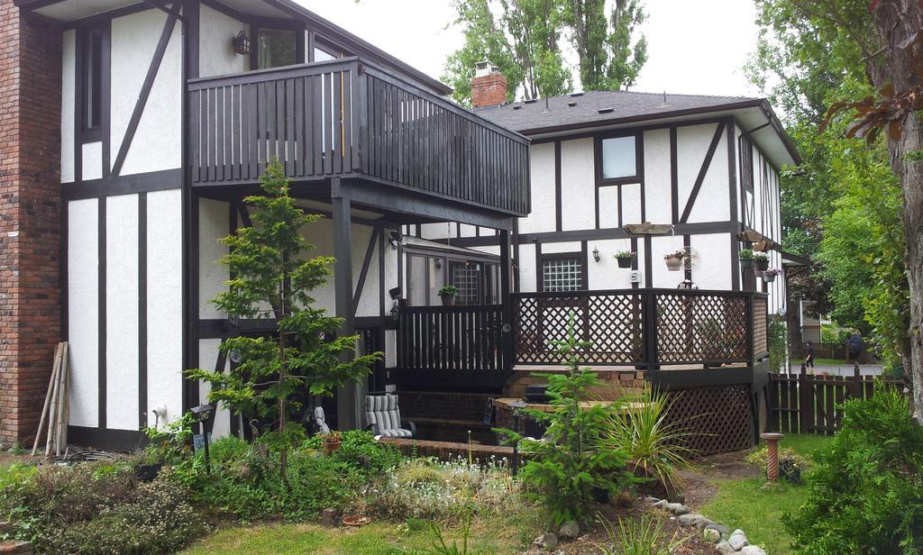 Hemingway'S By The Sea Bed and Breakfast Esquimalt Eksteriør billede