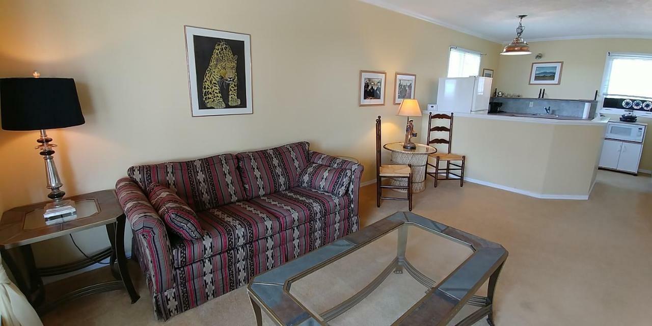 Hemingway'S By The Sea Bed and Breakfast Esquimalt Eksteriør billede